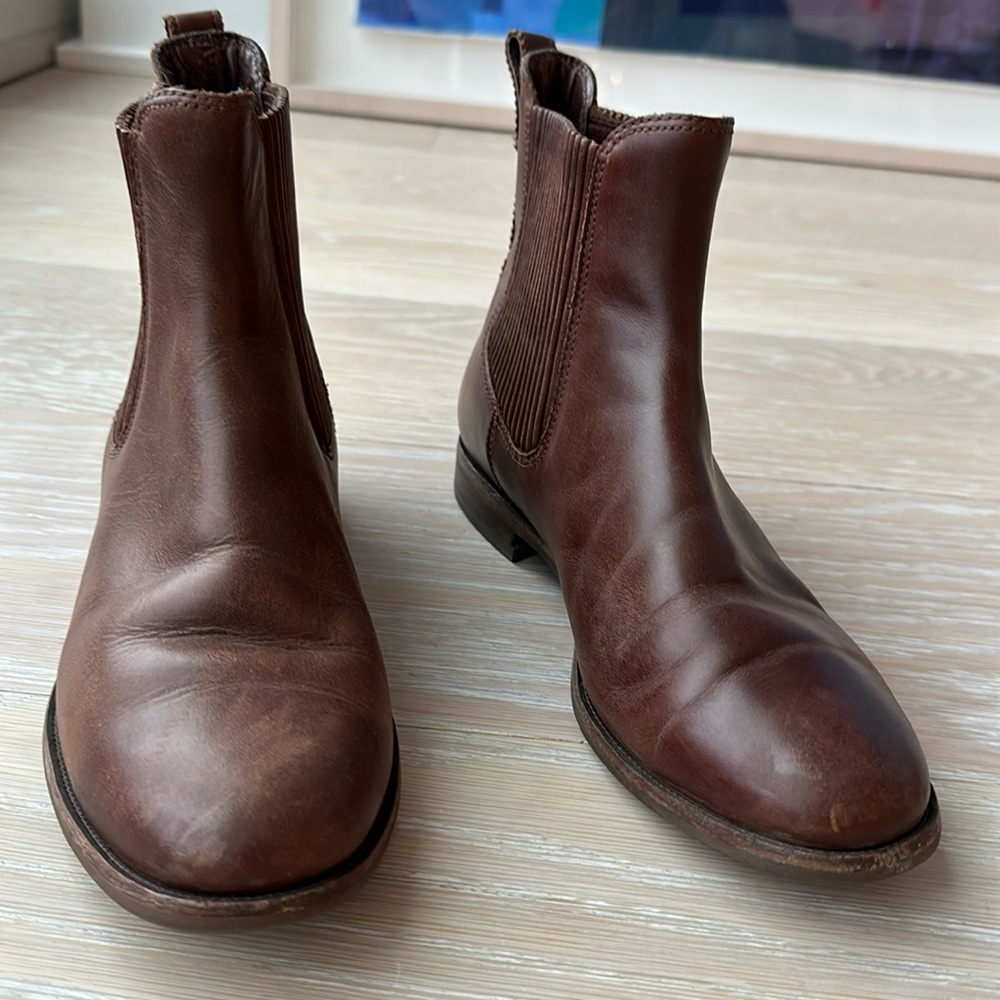 UGG Chelsea boots in classic brown leather